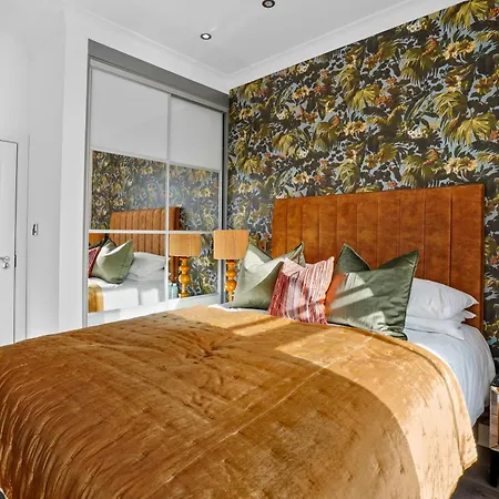 Apartment Bright & Airy Flat With Stunning Rooftop Views