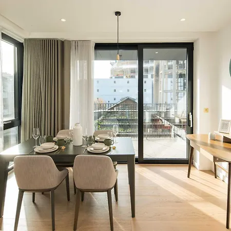 Apartment On Of The Canal With View -balcony London