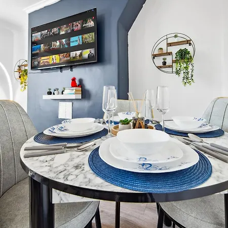 Apartment Modern 2 Bed Sleeps 7