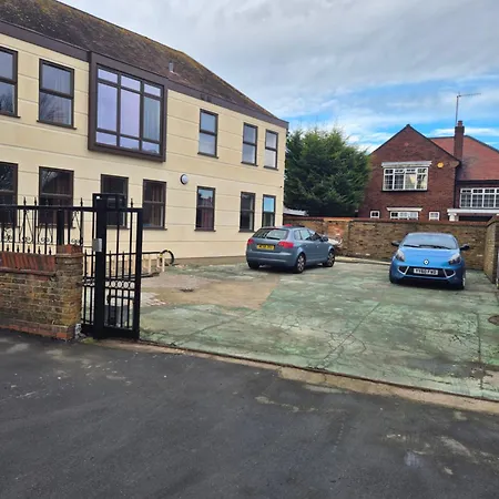 Rosemay Near London Heathrow Airport 4*