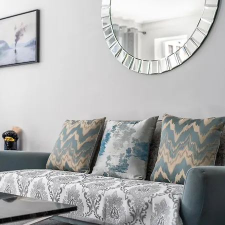 Posh With Terrace Over Harrods Apartment