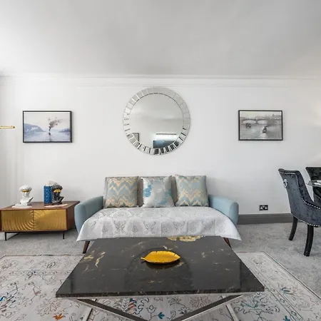 Apartment Posh With Terrace Over Harrods London