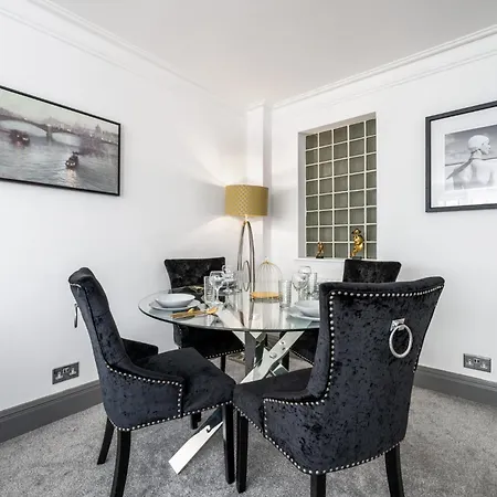 Posh With Terrace Over Harrods