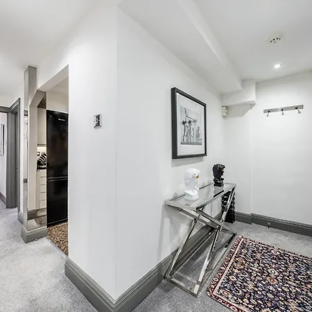 Apartment Posh With Terrace Over Harrods