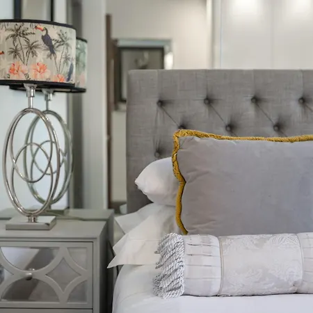 Apartment Posh With Terrace Over Harrods London