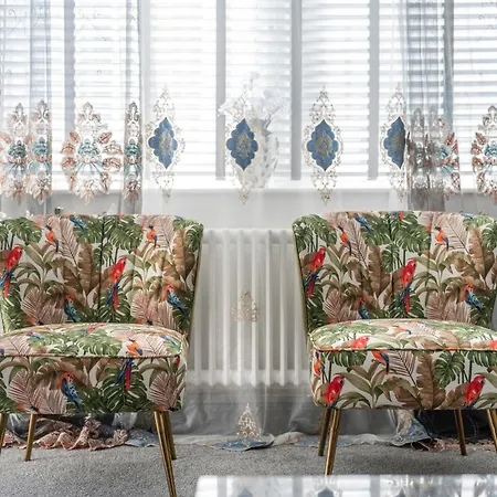 Posh With Terrace Over Harrods * London