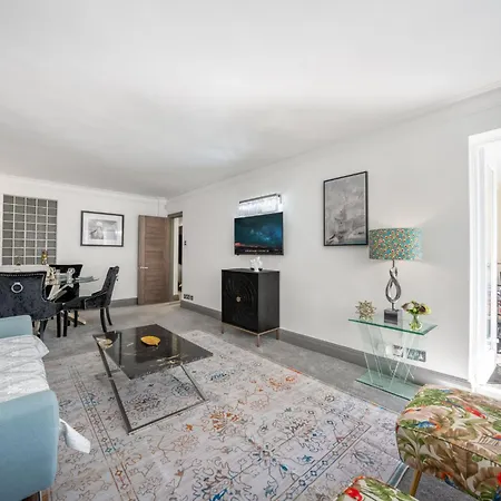 Apartment Posh With Terrace Over Harrods London