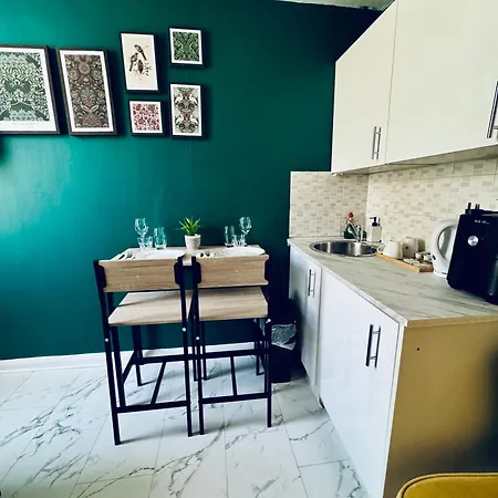Private Flat In Centre 아파트