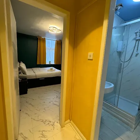 Private Flat In Centre 런던