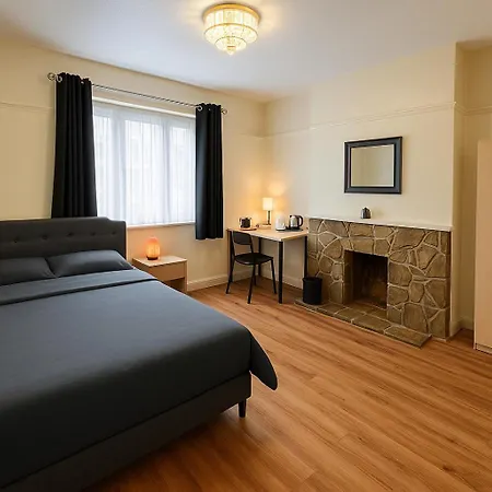 Cosy Double In & Wealdstone - Desk,fast Free Wi-fi,near Station - 15 Mins By Train To Wembley & Euston Harrow
