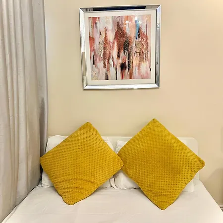 Cosy Retreat Near Tower Bridge London