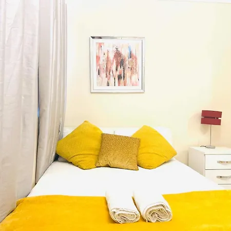 Cosy Retreat Near Tower Bridge Holiday home *