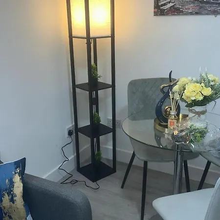דירה 1b, Zone 2 Westbourne Park , Sleeps 4 לונדון