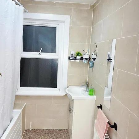 Big In East Ham Homestay *