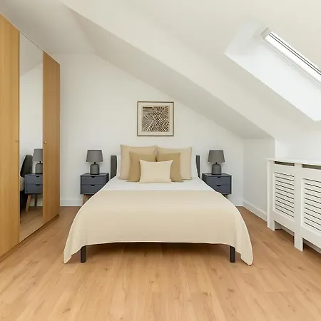 2 Bed Flat In Acton Town * Londres