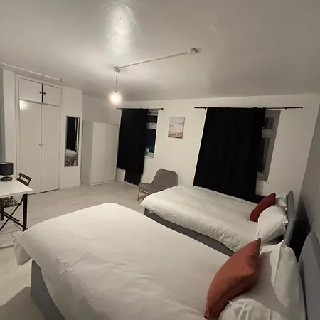 E2 Guest house