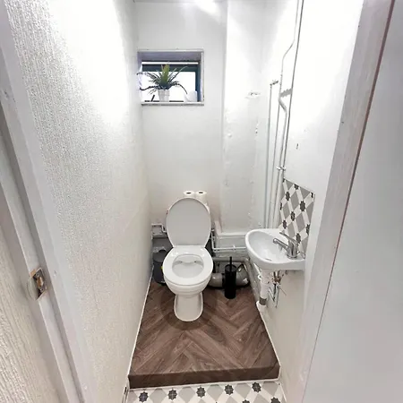 E2 Guest house *