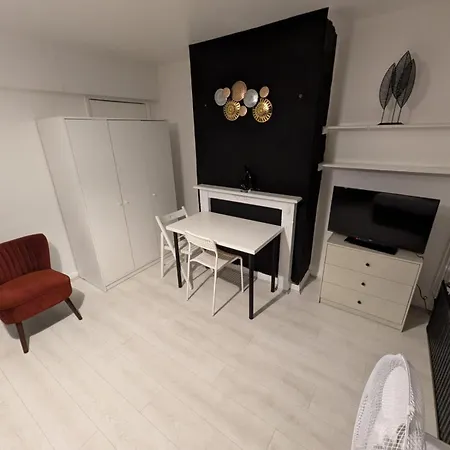 E2 Guest house