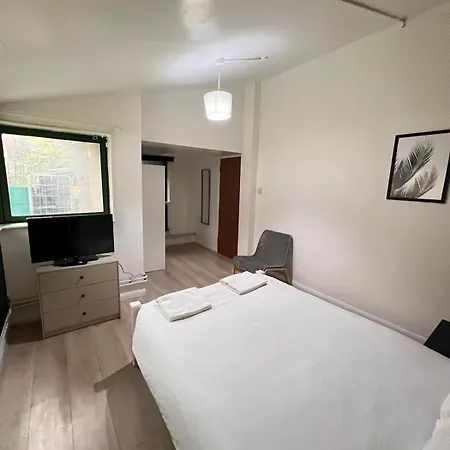 E2 Guest house *