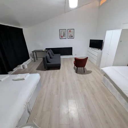 E2 Guest house *