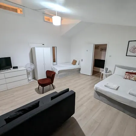 E2 Guest house