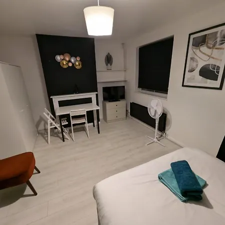 E2 Guest house