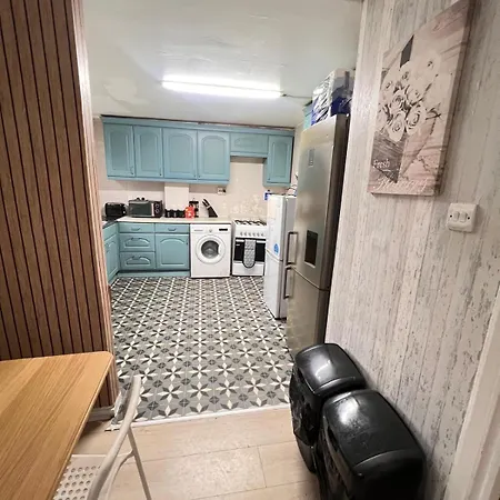 E2 Guest house *