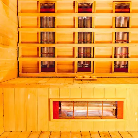 Holiday home Relaxhaus! 3br Garden Retreat With 2 Saunas, Hot Tub And Cinema