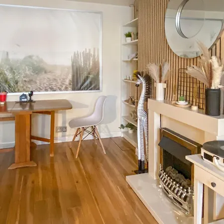 Holiday home Relaxhaus! 3br Garden Retreat With 2 Saunas, Hot Tub And Cinema *