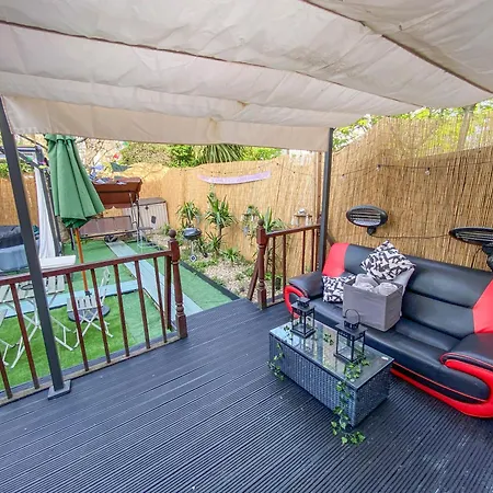 Relaxhaus! 3br Garden Retreat With 2 Saunas, Hot Tub And Cinema * London