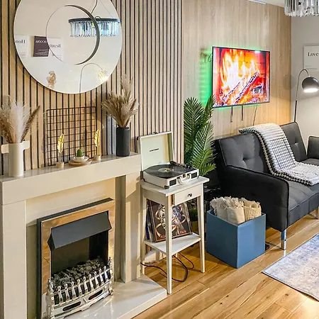 Holiday home Relaxhaus! 3br Garden Retreat With 2 Saunas, Hot Tub And Cinema *