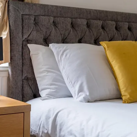 Apartment Sublime 2bed Near 02 Arena, Excel Centre, Airport, 5 Mins Walk To Blackwall Station, 10 Mins Walk To Canary Wharf, Free Unrestricted Parking London