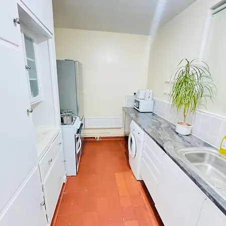 Two Bedroom In Paddington * London