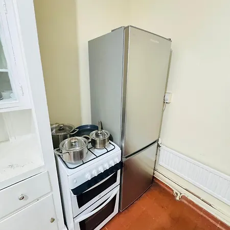 Two Bedroom In Paddington Apartment