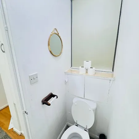 Two Bedroom In Paddington Apartment *