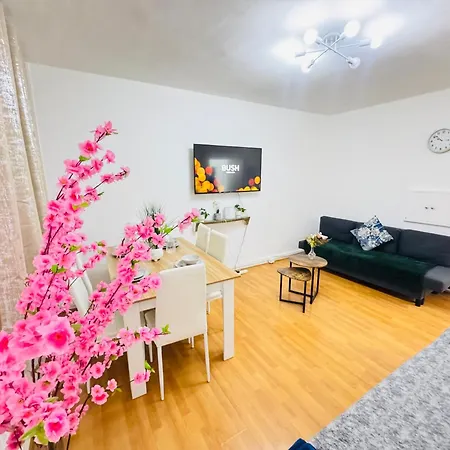 Two Bedroom In Paddington Apartment