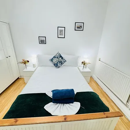 Two Bedroom In Paddington Apartment London