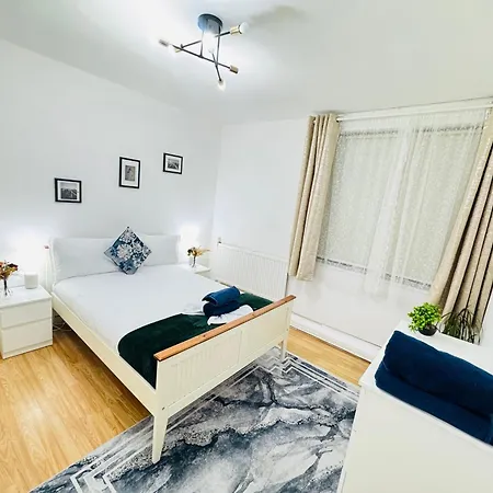 Two Bedroom In Paddington * London