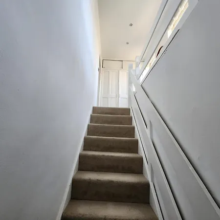 Apartment Modern Flat Near Wandsworth - 2 Min To Earlsfield Station