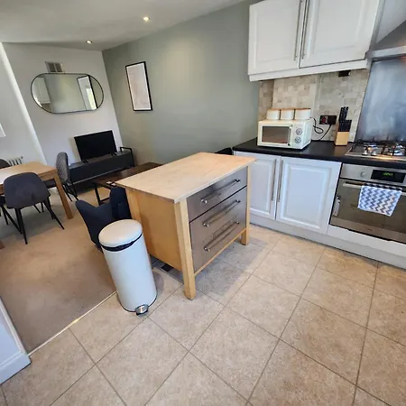 Modern Flat Near Wandsworth - 2 Min To Earlsfield Station *