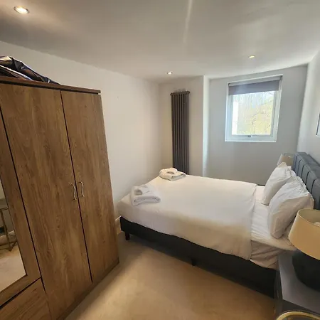 Modern Flat Near Wandsworth - 2 Min To Earlsfield Station Apartment