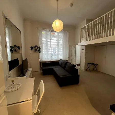 Classic In Pimlico, Apartment London