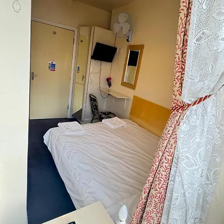 Warwick Road Hotel