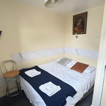 Hotel Warwick Road London