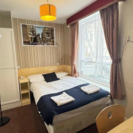 Warwick Road Hotel