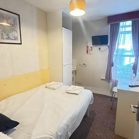 Warwick Road Hotel 2*