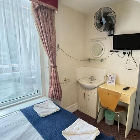 Hotel Warwick Road London