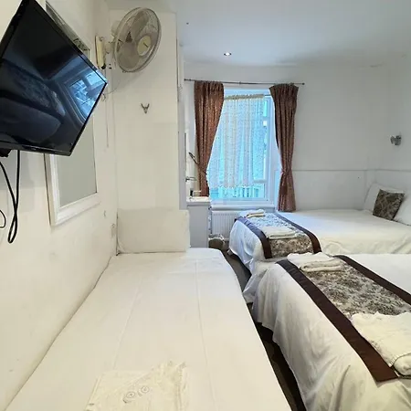 Hotel Warwick Road 2*