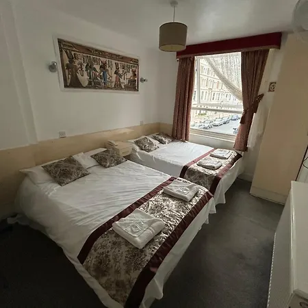 Warwick Road Hotel