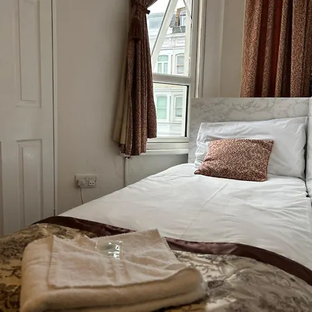Hotel Warwick Road London